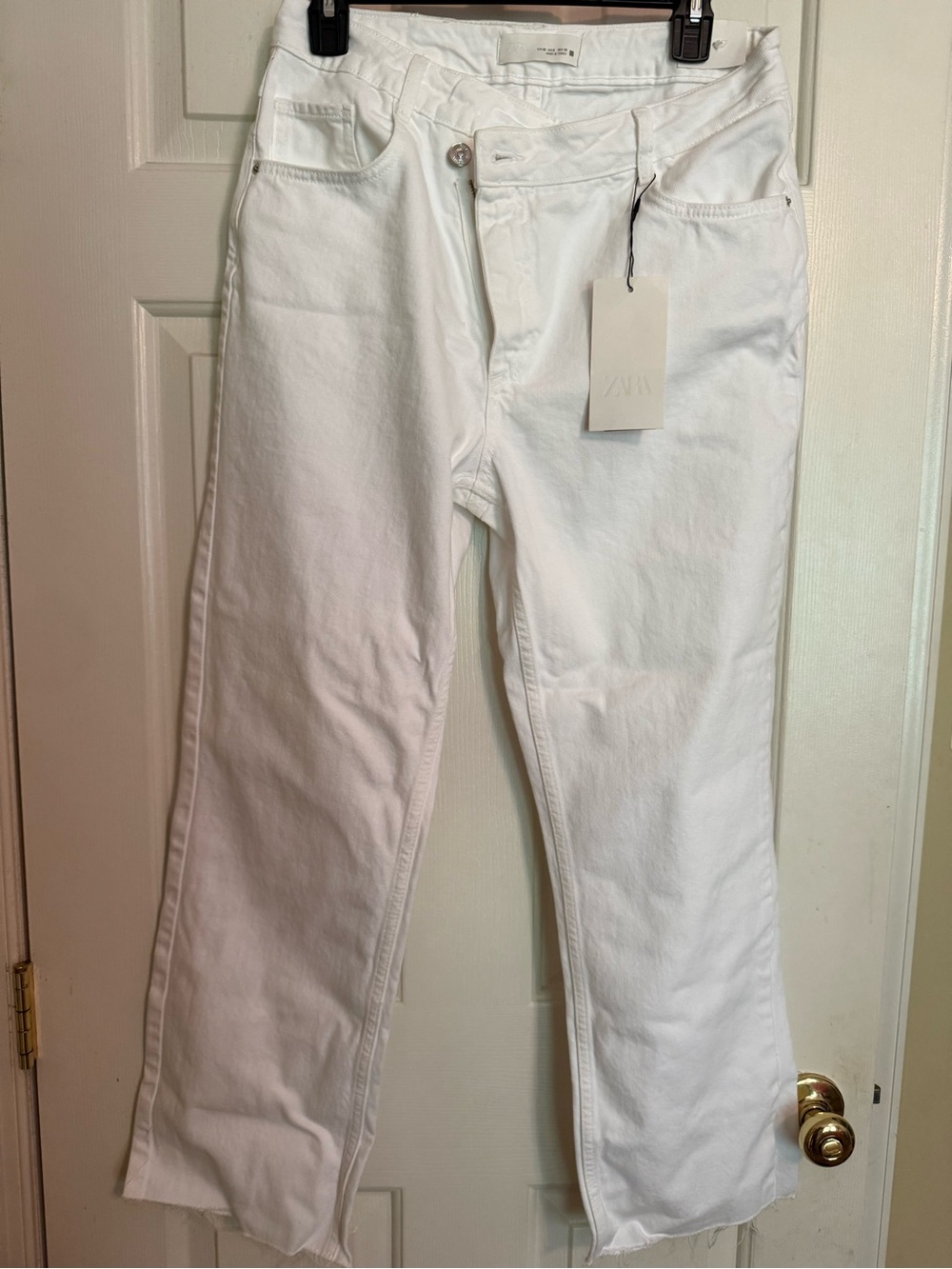 Zara White Cropped Ankle Jeans